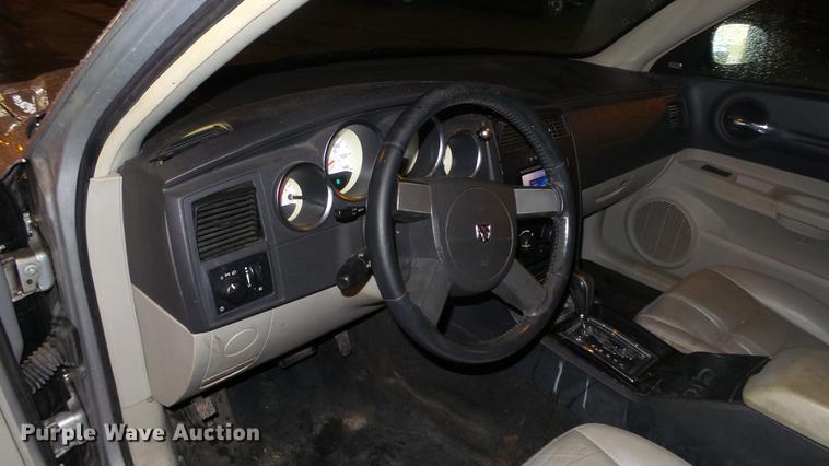 image for item DE7286 2005 Dodge Magnum