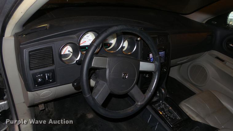 image for item DE7286 2005 Dodge Magnum