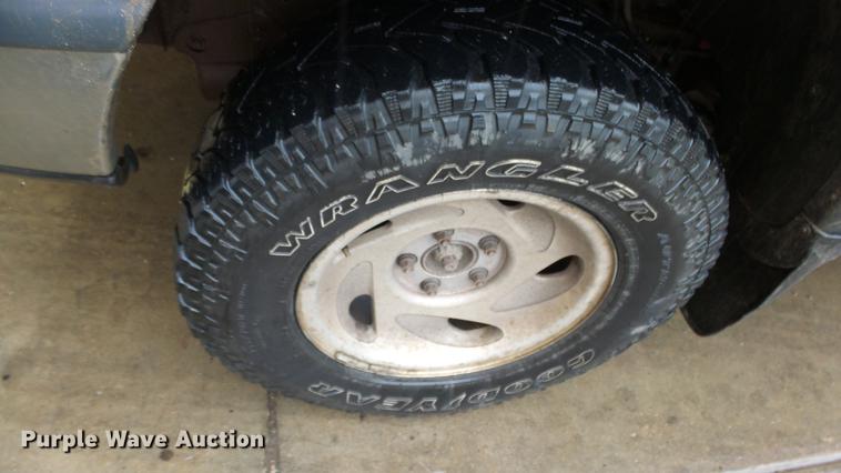 image for item DE7287 1997 Ford F150 SuperCab pickup truck