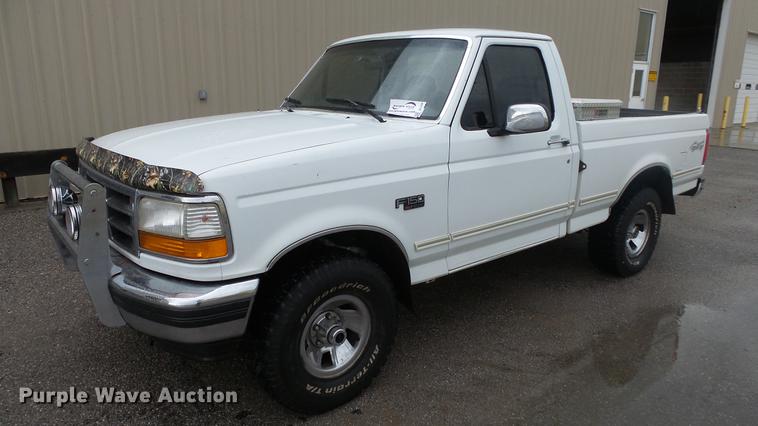 image for item DE7289 1995 Ford F150 pickup truck