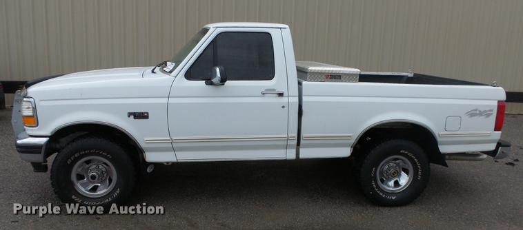 image for item DE7289 1995 Ford F150 pickup truck