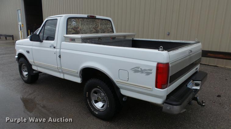 image for item DE7289 1995 Ford F150 pickup truck