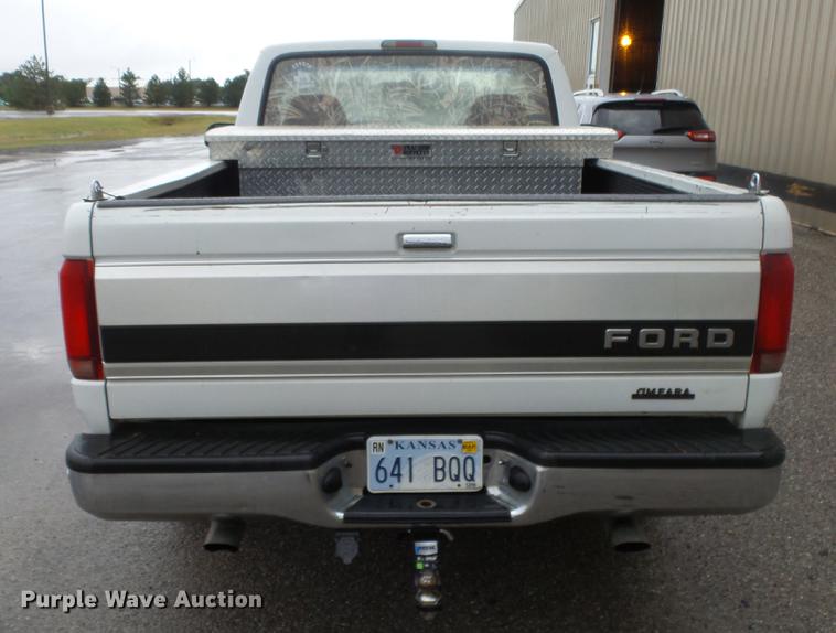image for item DE7289 1995 Ford F150 pickup truck