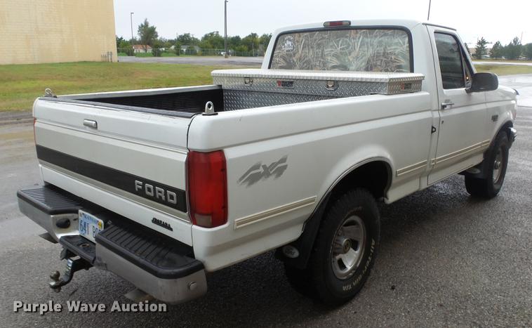 image for item DE7289 1995 Ford F150 pickup truck