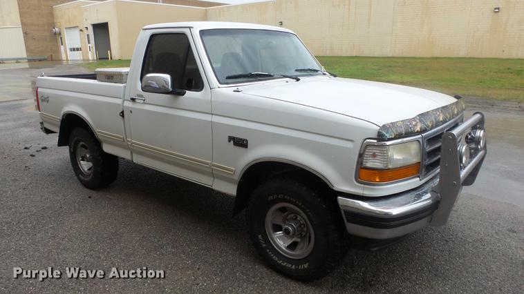 image for item DE7289 1995 Ford F150 pickup truck