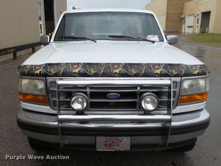 image for item DE7289 1995 Ford F150 pickup truck