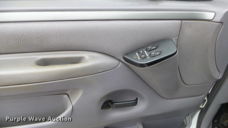 image for item DE7289 1995 Ford F150 pickup truck