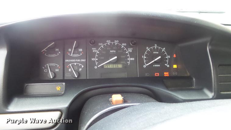 image for item DE7289 1995 Ford F150 pickup truck