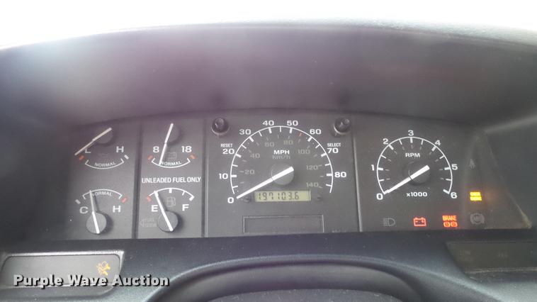 image for item DE7289 1995 Ford F150 pickup truck