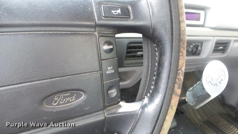 image for item DE7289 1995 Ford F150 pickup truck