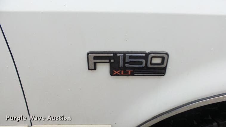 image for item DE7289 1995 Ford F150 pickup truck