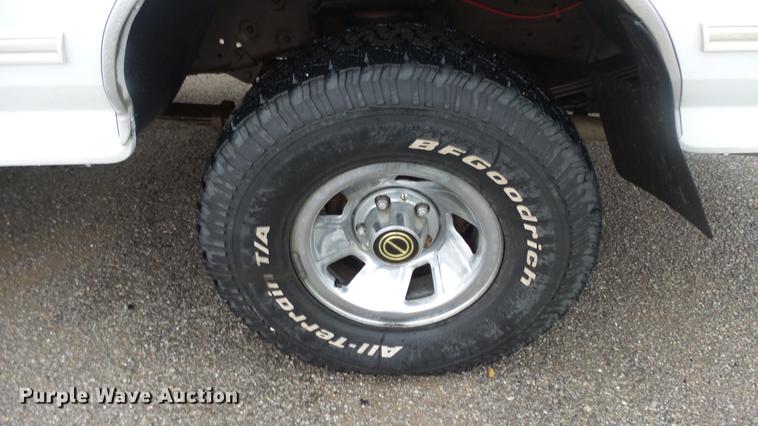 image for item DE7289 1995 Ford F150 pickup truck