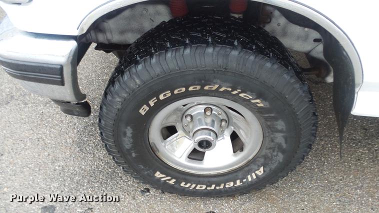 image for item DE7289 1995 Ford F150 pickup truck