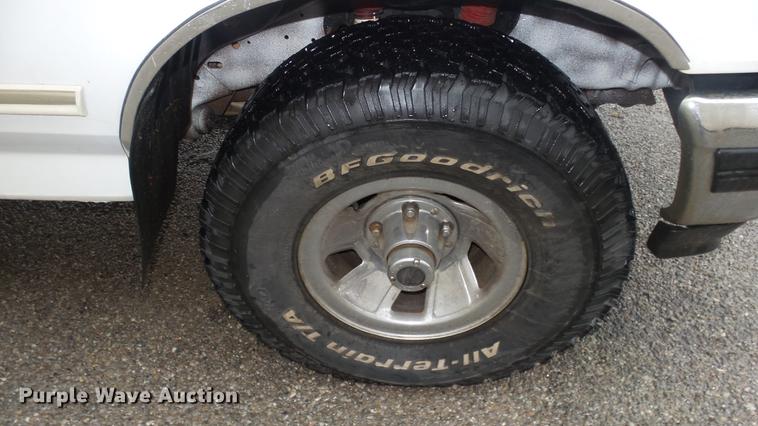 image for item DE7289 1995 Ford F150 pickup truck