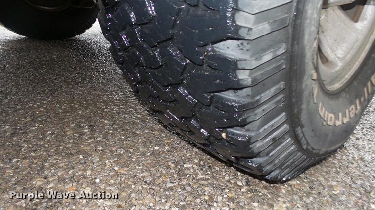 image for item DE7289 1995 Ford F150 pickup truck