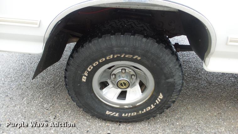 image for item DE7289 1995 Ford F150 pickup truck