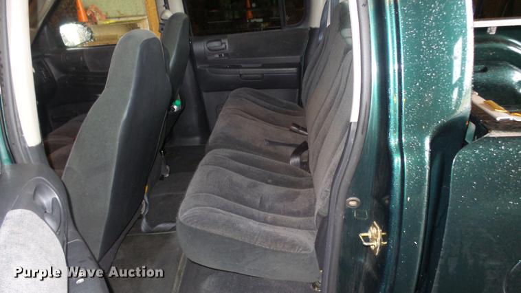 image for item DE7291 2001 Dodge Dakota Quad Cab pickup truck