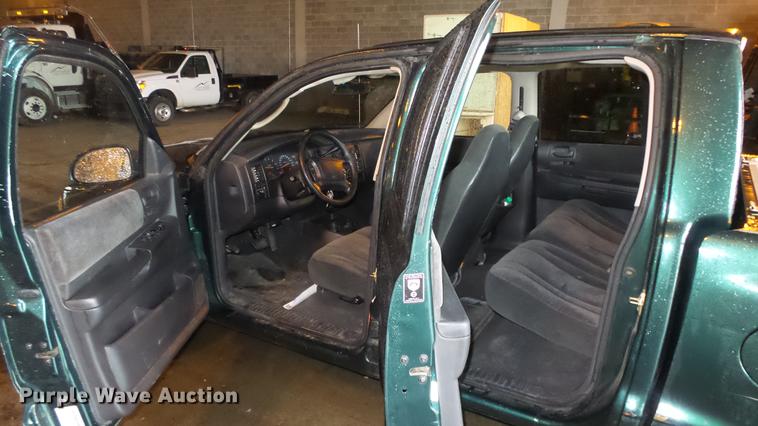 image for item DE7291 2001 Dodge Dakota Quad Cab pickup truck