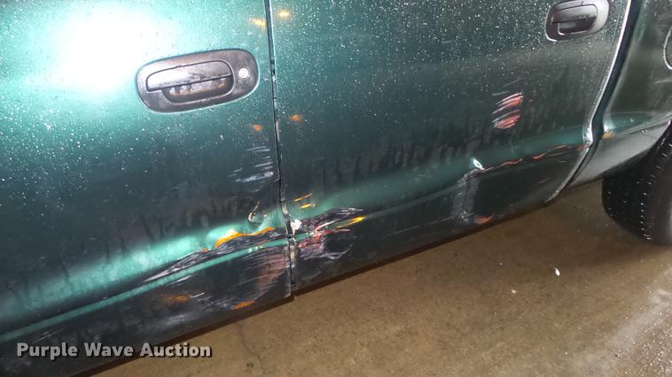 image for item DE7291 2001 Dodge Dakota Quad Cab pickup truck