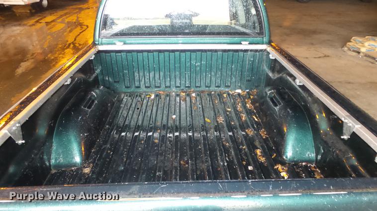 image for item DE7291 2001 Dodge Dakota Quad Cab pickup truck