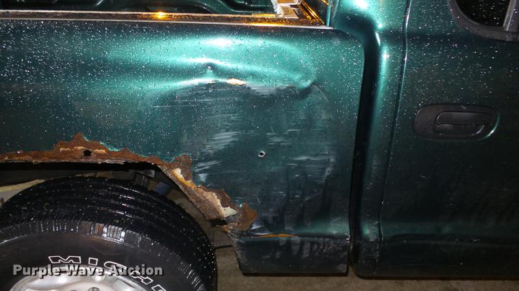 image for item DE7291 2001 Dodge Dakota Quad Cab pickup truck