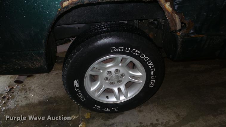 image for item DE7291 2001 Dodge Dakota Quad Cab pickup truck