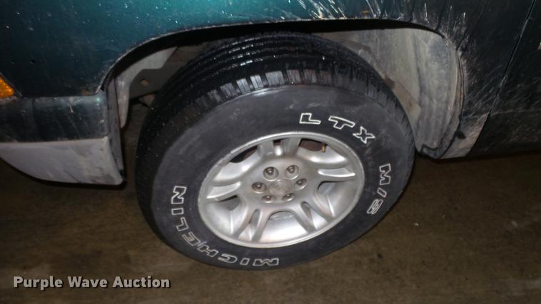 image for item DE7291 2001 Dodge Dakota Quad Cab pickup truck