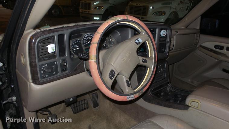 image for item DE7292 2003 GMC Yukon Denali XL SUV