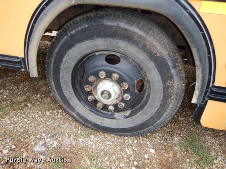 image for item DF1800 1996 Blue Bird TC2000 school bus