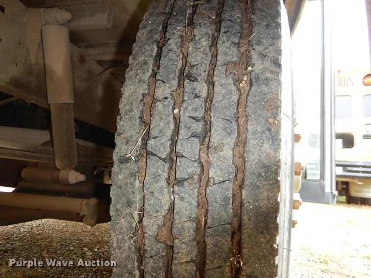 image for item DF1800 1996 Blue Bird TC2000 school bus