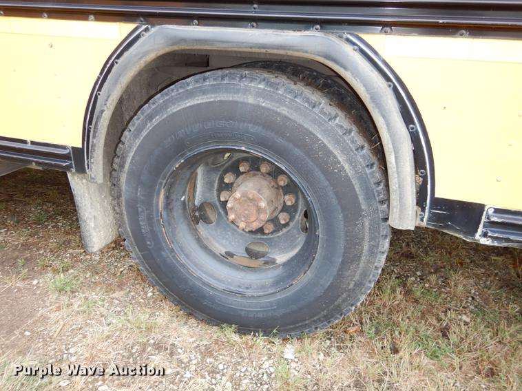 image for item DF1800 1996 Blue Bird TC2000 school bus