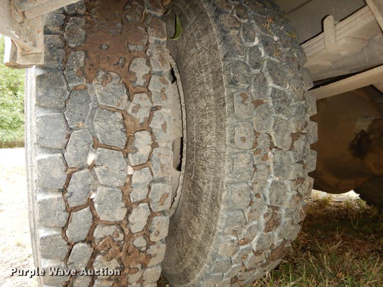 image for item DF1800 1996 Blue Bird TC2000 school bus