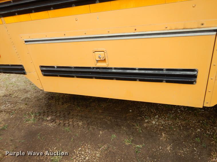 image for item DF1800 1996 Blue Bird TC2000 school bus