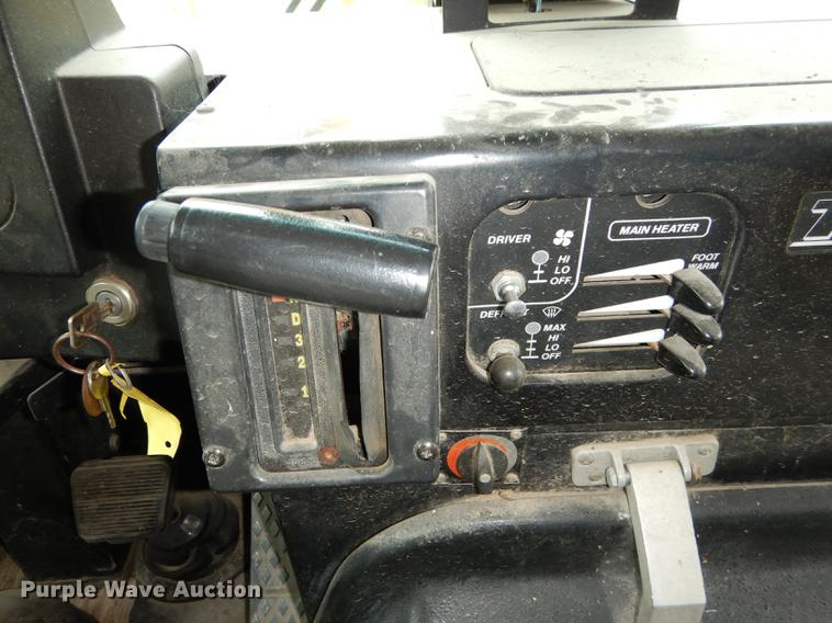 image for item DF1800 1996 Blue Bird TC2000 school bus