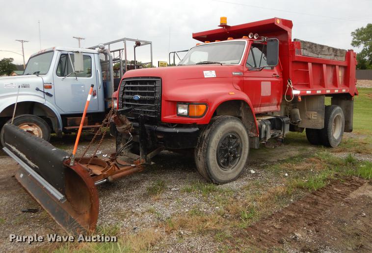 image for item DF1817 1997 Ford F800 dump truck