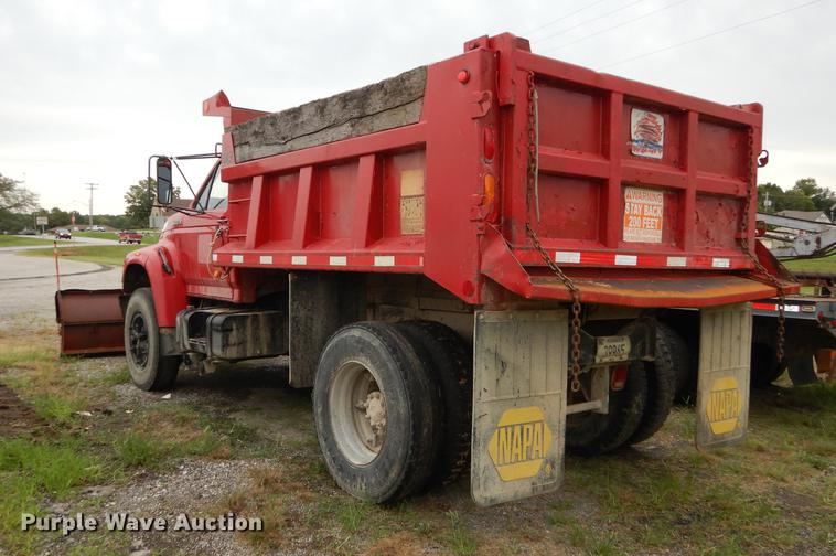 image for item DF1817 1997 Ford F800 dump truck