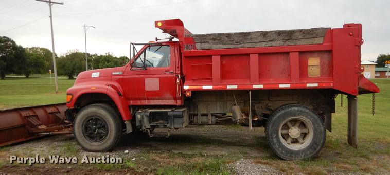 image for item DF1817 1997 Ford F800 dump truck