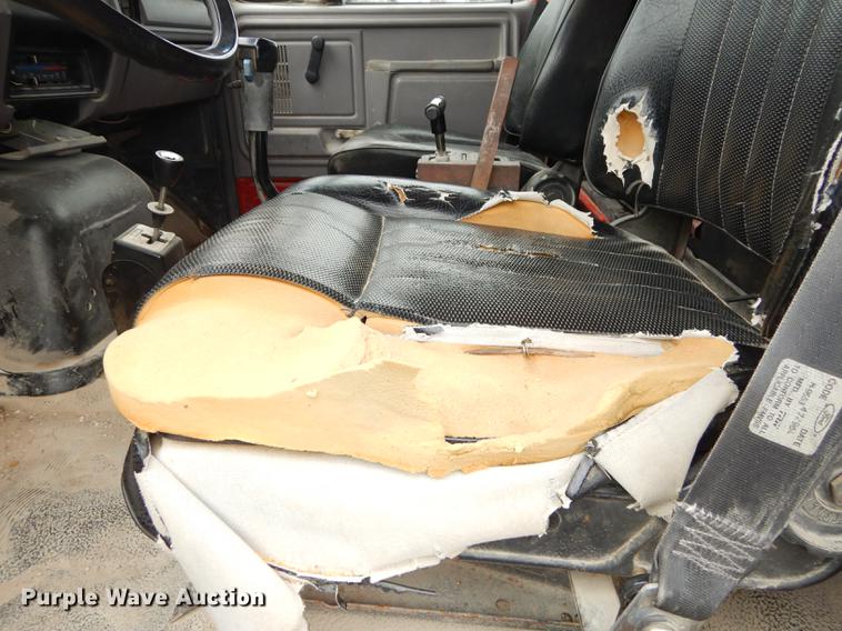 image for item DF1817 1997 Ford F800 dump truck