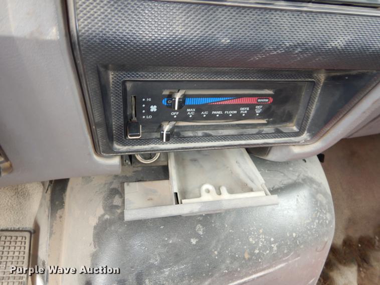 image for item DF1817 1997 Ford F800 dump truck