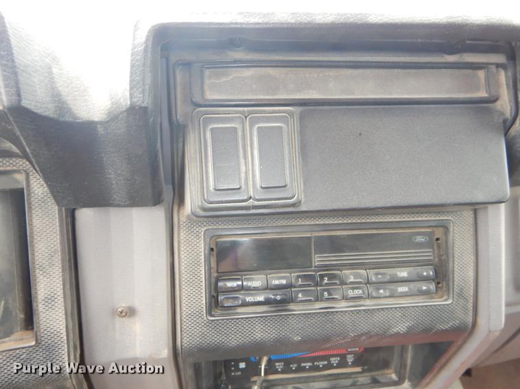 image for item DF1817 1997 Ford F800 dump truck