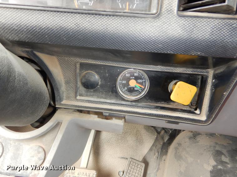 image for item DF1817 1997 Ford F800 dump truck