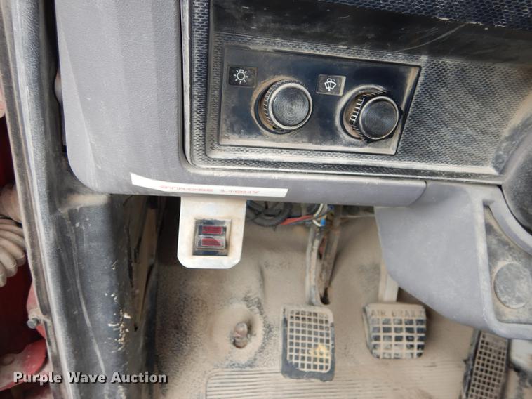 image for item DF1817 1997 Ford F800 dump truck