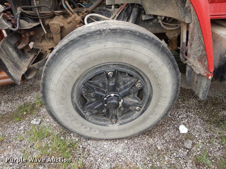 image for item DF1817 1997 Ford F800 dump truck