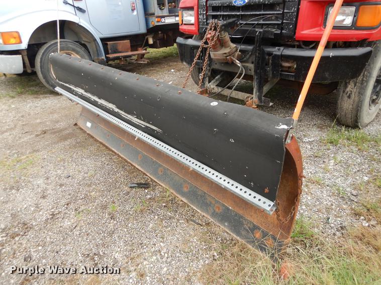 image for item DF1817 1997 Ford F800 dump truck