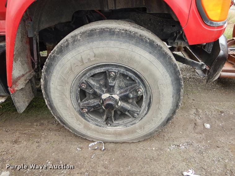 image for item DF1817 1997 Ford F800 dump truck