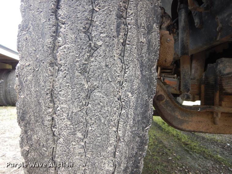 image for item DF1817 1997 Ford F800 dump truck