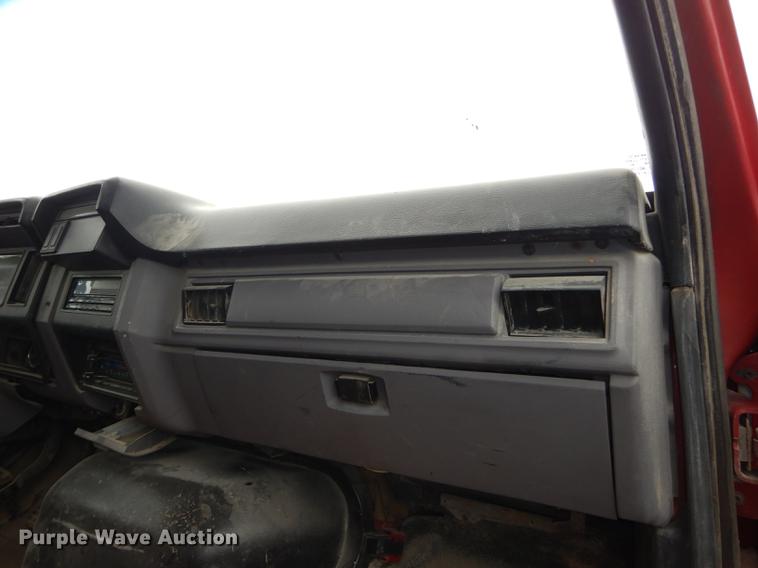 image for item DF1817 1997 Ford F800 dump truck