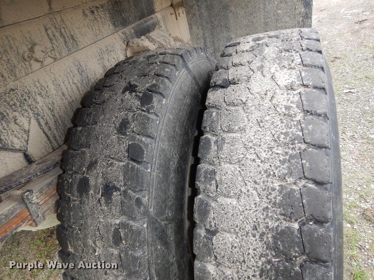 image for item DF1817 1997 Ford F800 dump truck