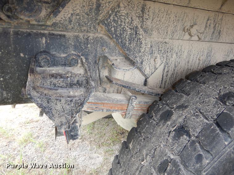 image for item DF1817 1997 Ford F800 dump truck