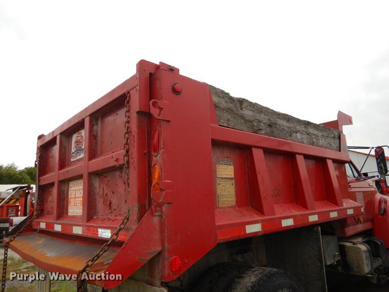 image for item DF1817 1997 Ford F800 dump truck